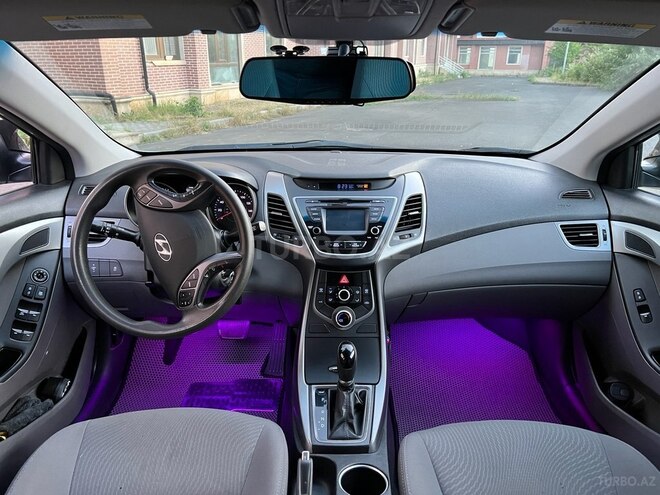 Hyundai Elantra-20