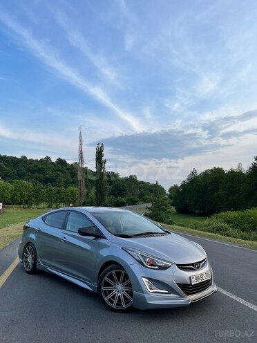 Hyundai Elantra-15
