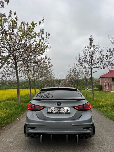 Hyundai Elantra-17