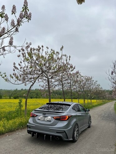 Hyundai Elantra-18