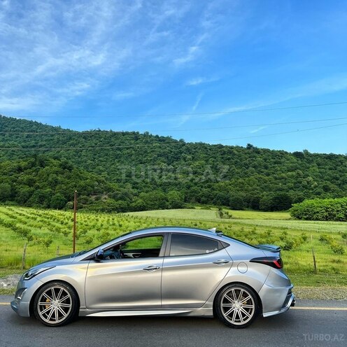 Hyundai Elantra-16