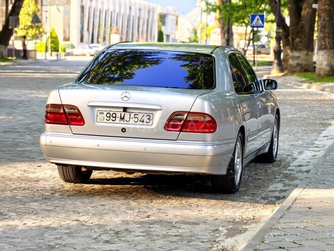 Mercedes E 220-2