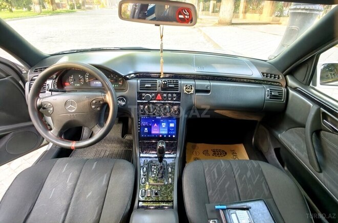 Mercedes E 220-3