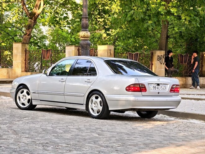 Mercedes E 220-6