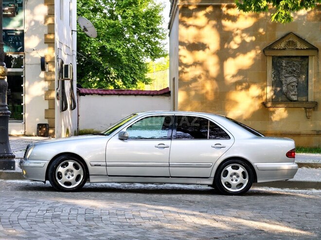 Mercedes E 220-10
