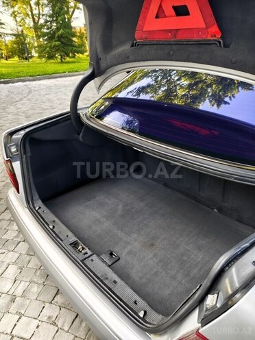Mercedes E 220-11