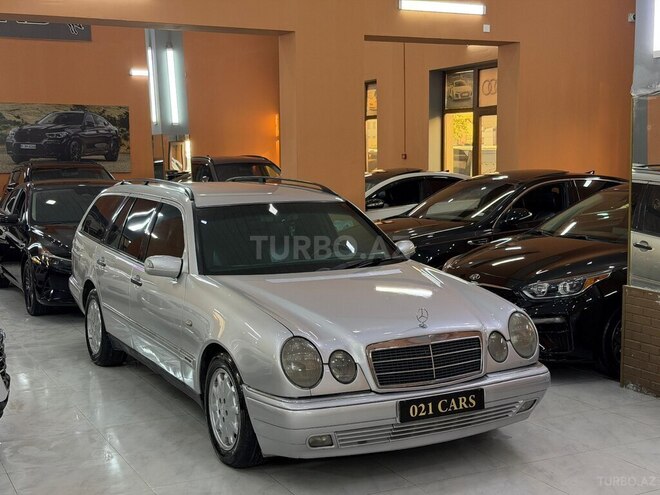 Mercedes E 240-3