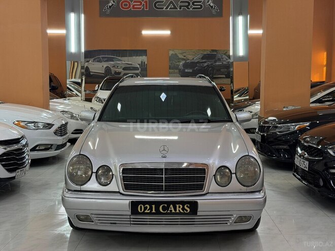 Mercedes E 240-1