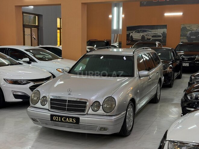 Mercedes E 240-4