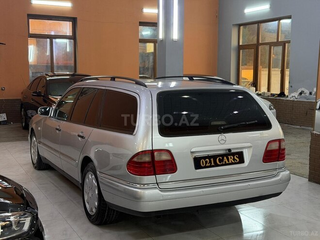 Mercedes E 240-11