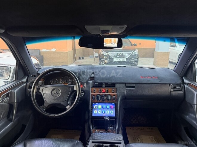 Mercedes E 240-13