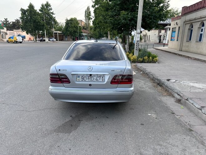 Mercedes E 270-2