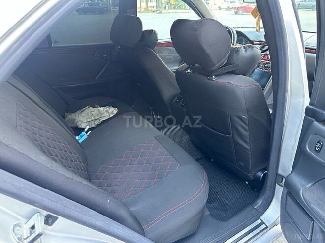 Mercedes E 270-7