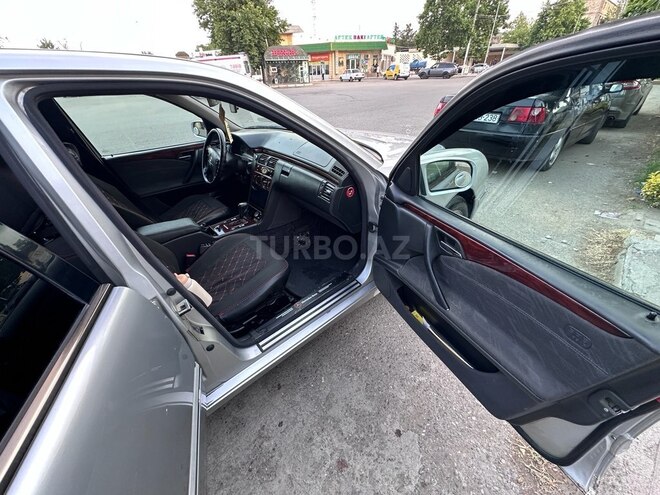 Mercedes E 270-8