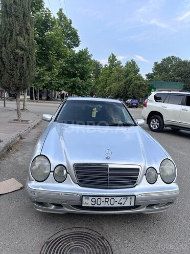 Mercedes E 270-5