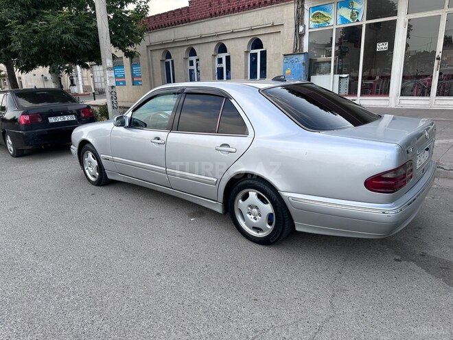 Mercedes E 270-3