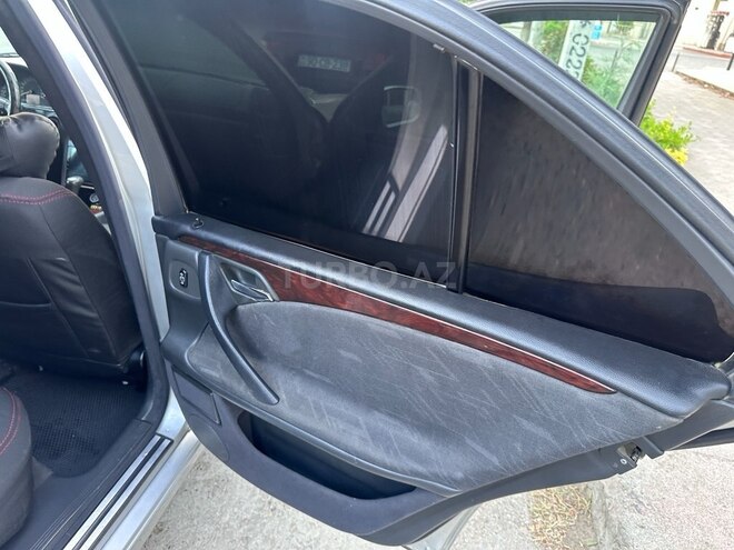 Mercedes E 270-9