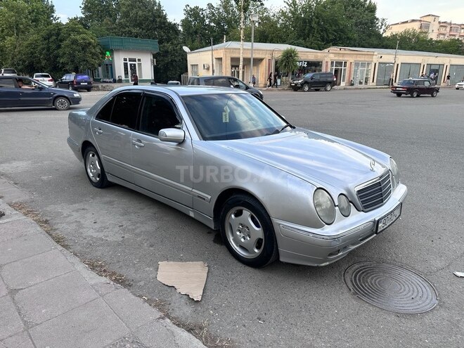 Mercedes E 270-4