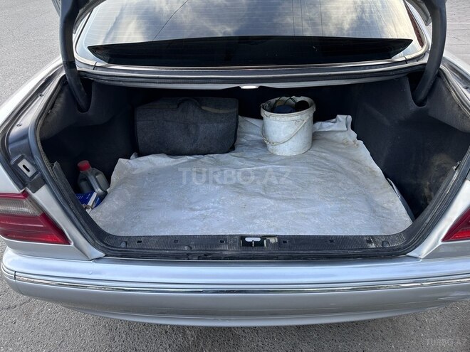 Mercedes E 270-19