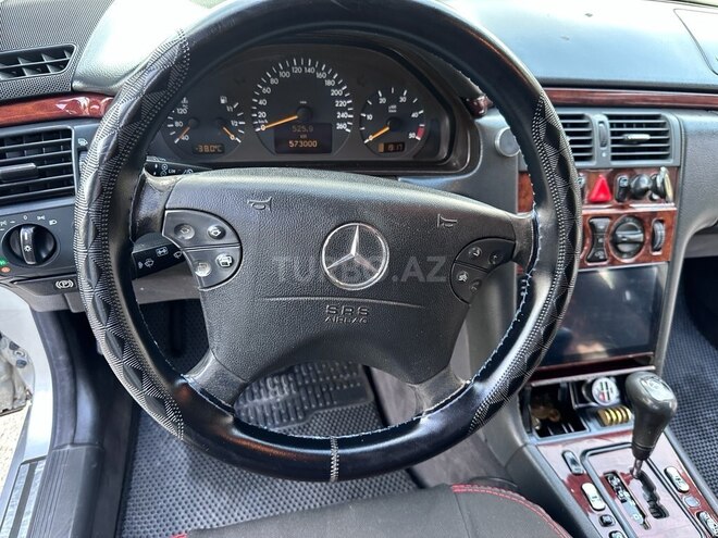 Mercedes E 270-12