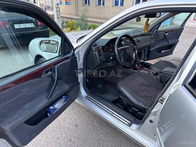 Mercedes E 270-10