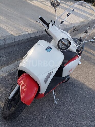 Vespa GTS 125-2