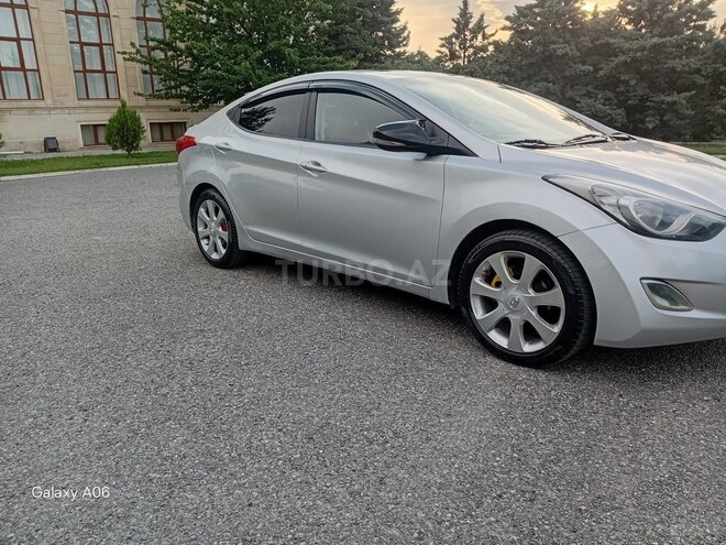 Hyundai Elantra-2
