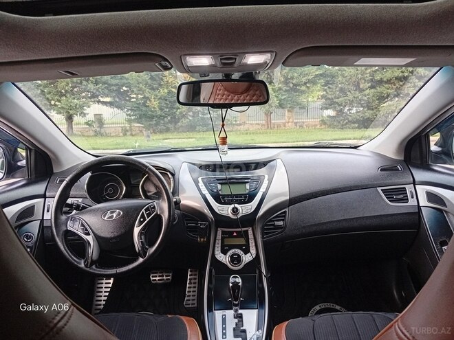 Hyundai Elantra-8