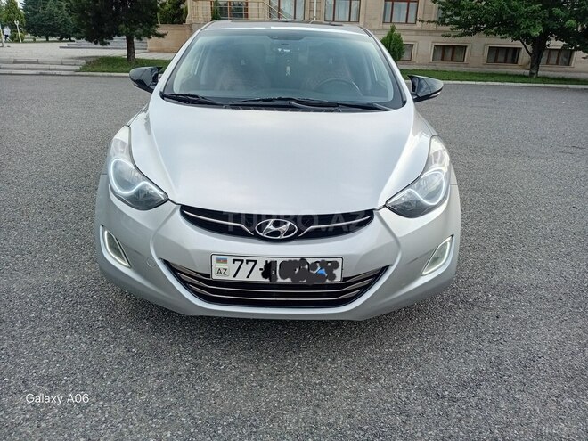 Hyundai Elantra-11