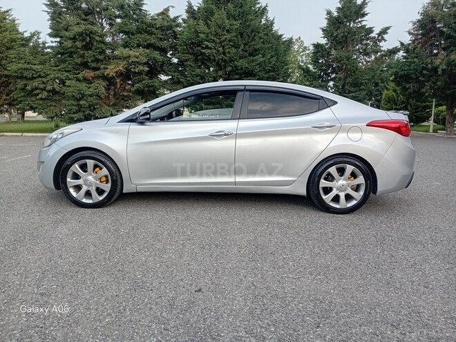 Hyundai Elantra-10