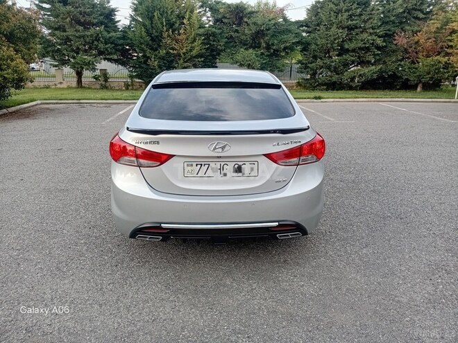 Hyundai Elantra-5