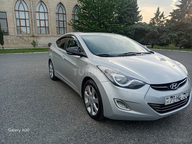Hyundai Elantra-4