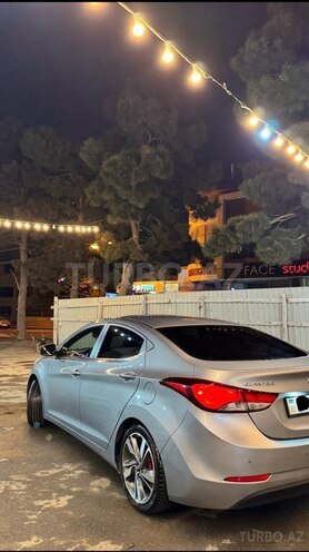 Hyundai Elantra-4