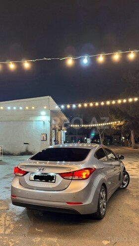 Hyundai Elantra-3