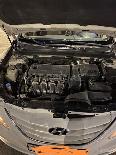 Hyundai Sonata-4