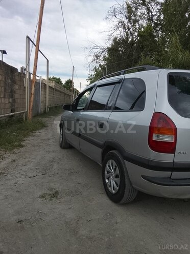 Opel Zafira-4
