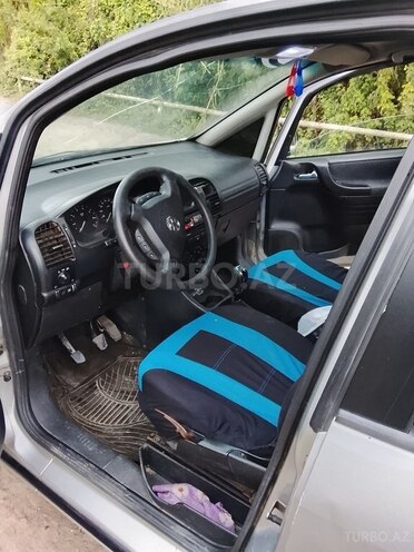Opel Zafira-5