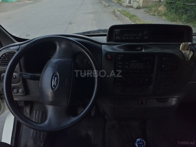 Ford Transit-3