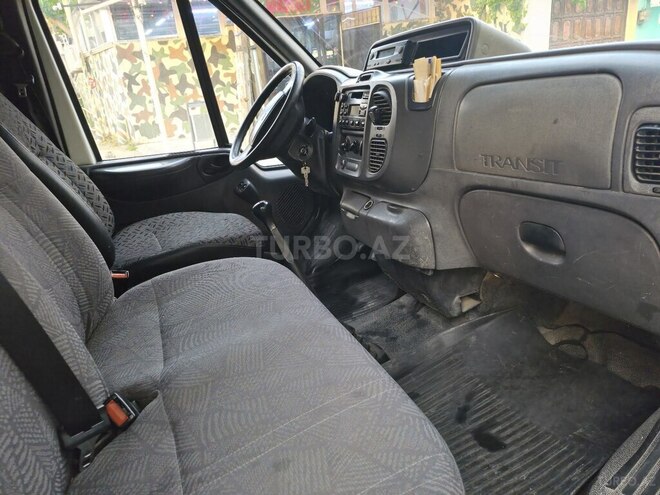 Ford Transit-5
