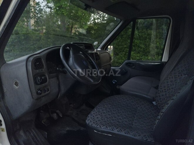Ford Transit-4