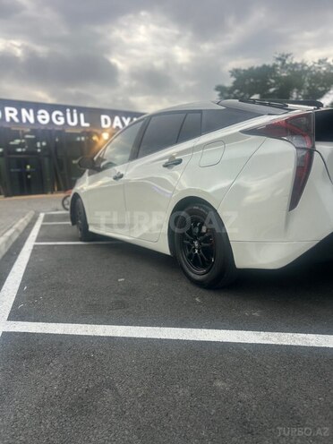 Toyota Prius-3