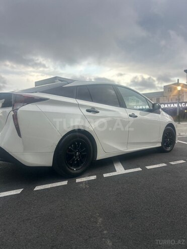 Toyota Prius-4