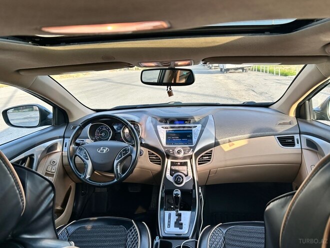 Hyundai Elantra-4
