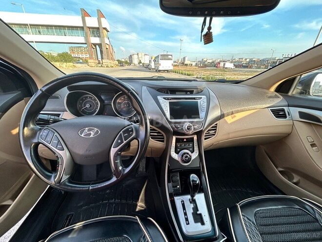 Hyundai Elantra-3