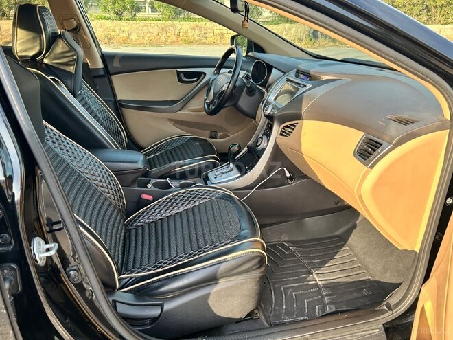 Hyundai Elantra-5