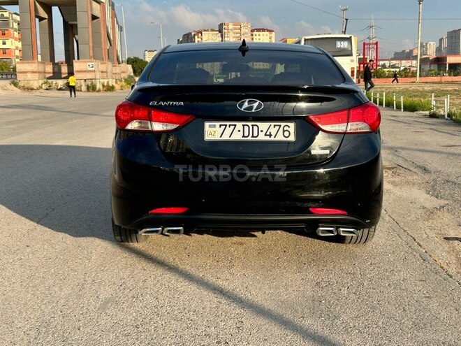 Hyundai Elantra-12