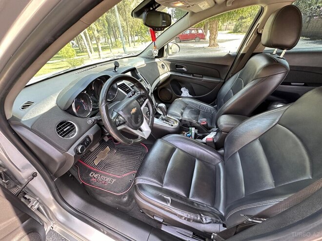 Chevrolet Cruze-12