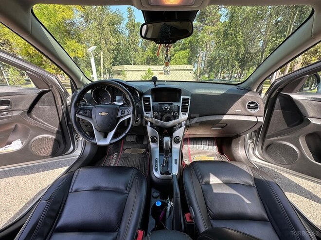 Chevrolet Cruze-13