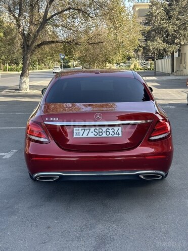 Mercedes E 300 4MATIC-2