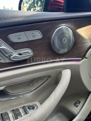 Mercedes E 300 4MATIC-9